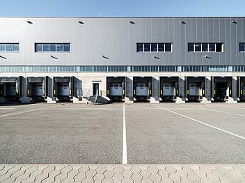Lagerhalle, Logistíkzentrum, Logistikunternehmen, Dienstleister, Spedition