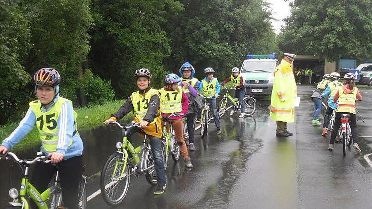 Fahrradtraining für Kinder gehört zu den Aufgaben der Gebietsverkehrswacht. Foto: Gebietsverkehrswacht
