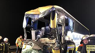Schweres Busunglück auf A3 in Unterfranken: 18 Verletzte - ein Toter