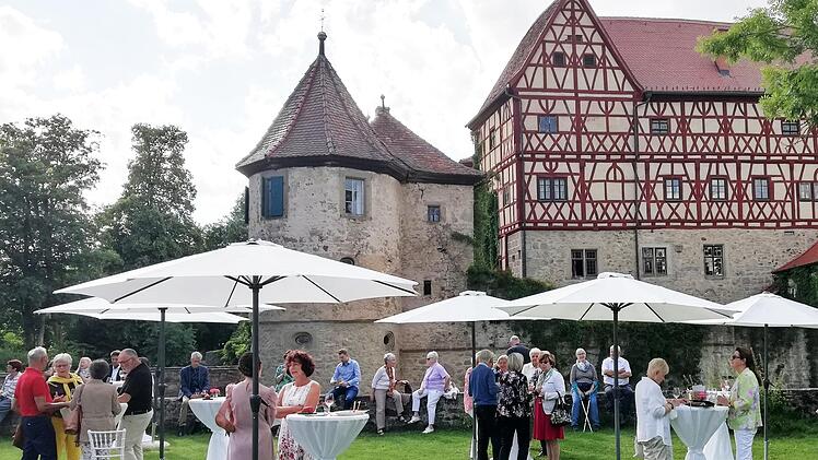 Beim Empfang im Schlossgarten von Schloss Unsleben trafen sich Freunde der Cape-Classic-Festivalreihe aus ganz Deutschland.