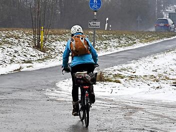 Widrige Witterungsverhältnisse machten vor allem gestern den Radfahrern zu schaffen. Foto: Ronald Rinklef