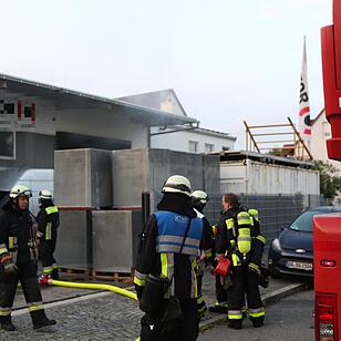 Nürnberg: Brand in Lagerhalle