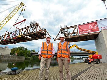 N&uuml;rnberg: Behelfsbr&uuml;cken werden montiert - "Verbindung vom Hafen aus gesichert"