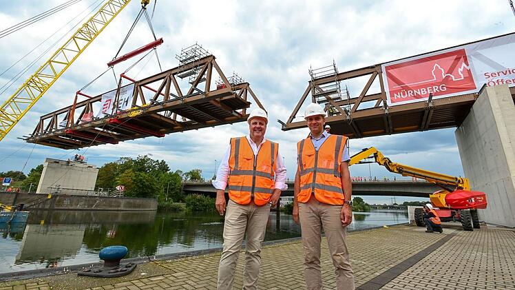N&uuml;rnberg: Behelfsbr&uuml;cken werden montiert - "Verbindung vom Hafen aus gesichert"