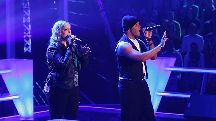 Die beiden sangen "Broken Strings" von Nelly Furtado und James Morrison. Foto: SAT.1/ProSieben/Richard Hübner
