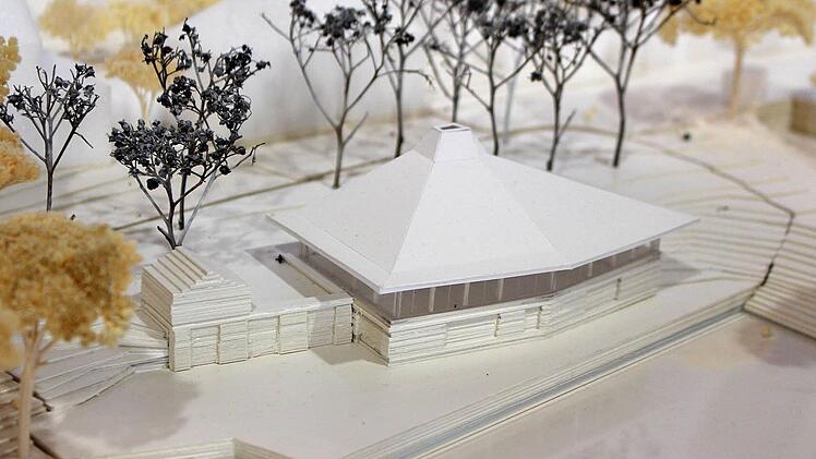 Filigran mit auffälligem Dach - so sehen die Planer des Studios Gründer Kirfel das Bürgerhaus (von der Seeseite aus) Foto: Ulrike Nauer