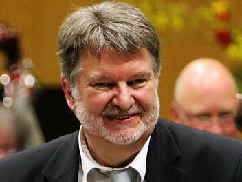 Hans Stähli lebt als Komponist und Dirigent seit vielen Jahren in Coburg. Sein Hornkonzert erlebt am Montag im Kongresshaus seine Uraufführung.Foto: Archiv/Jochen Berger