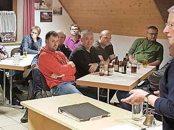 In Hagenbach interessierten sich 30 Bürger für die Informationen, die die Bürgermeisterin Rose Stark vortrug. Foto: Carmen Schwind