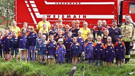 Teilnehmer und Helfer am Jugend-Sommerferien-Programm der Feuerwehr Weismain Foto: Markus D&uuml;ck