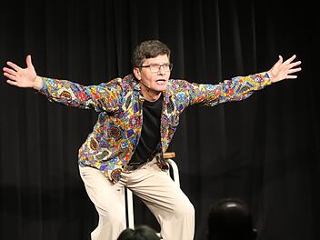 Der geb&uuml;rtige Wollbacher M&auml;c H&auml;rder kehrt bei der diesj&auml;hrigen Mundartrallye zu seinen kabarettistischen Anf&auml;ngen zur&uuml;ck.