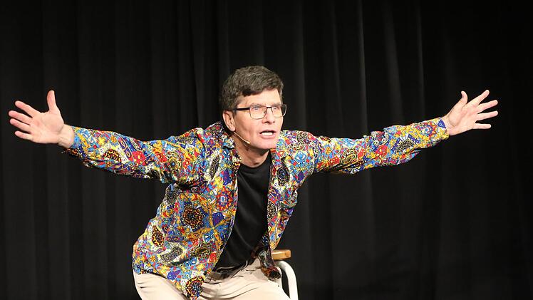 Der geb&uuml;rtige Wollbacher M&auml;c H&auml;rder kehrt bei der diesj&auml;hrigen Mundartrallye zu seinen kabarettistischen Anf&auml;ngen zur&uuml;ck.