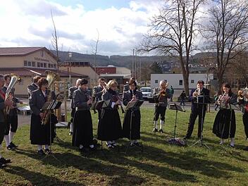 Die Blaskapelle Diebach spielte bei der 2. Pflanzaktion.