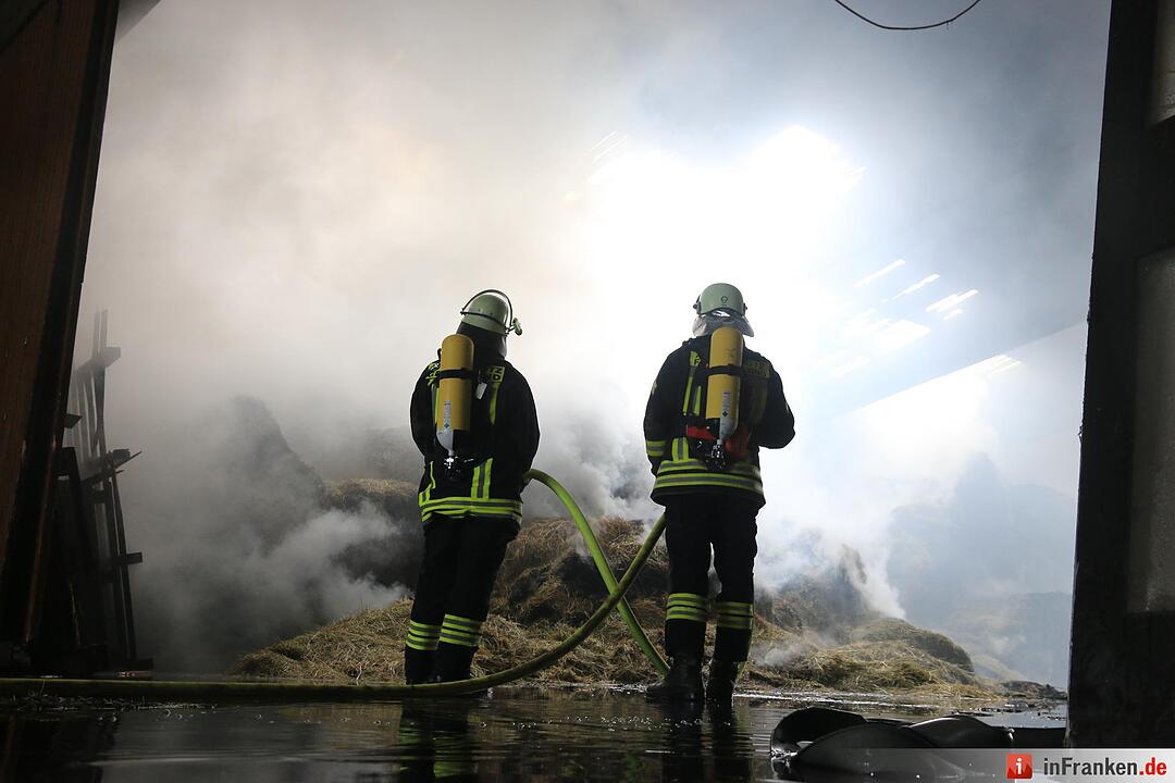 Feuer zerstört Scheune in Hohn am Berg
