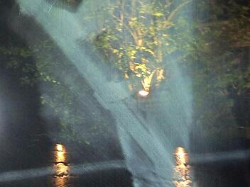 Der Flößer im Kronach-Fluss - ein Besuchermagnet - erwartet die Gäste an der Europabrücke. Foto: Marco Meißner