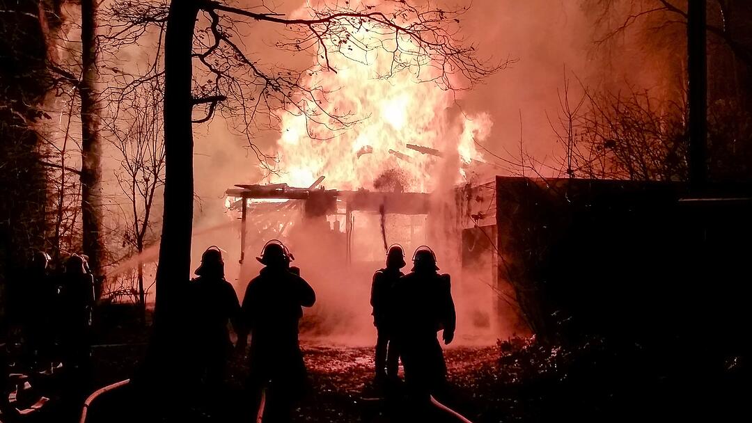 Mittelfranken: Wohnhaus brennt völlig nieder