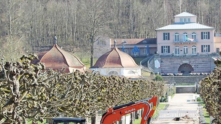 Im Schlosspark laufen die Bauarbeiten weiter.  Foto: Julia Raab
