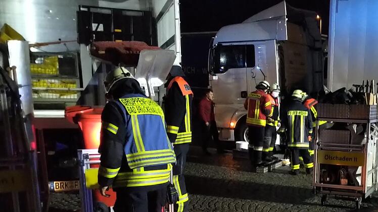 Die Feuerwehr hat den ausgelaufenen Kraftstoff gebunden und den Rest aus dem Tank abgepumpt. Foto: Michael Krug
