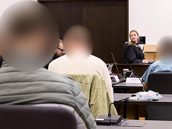 Bewusstlosen auf Gleise gelegt - Prozess gegen drei Männer