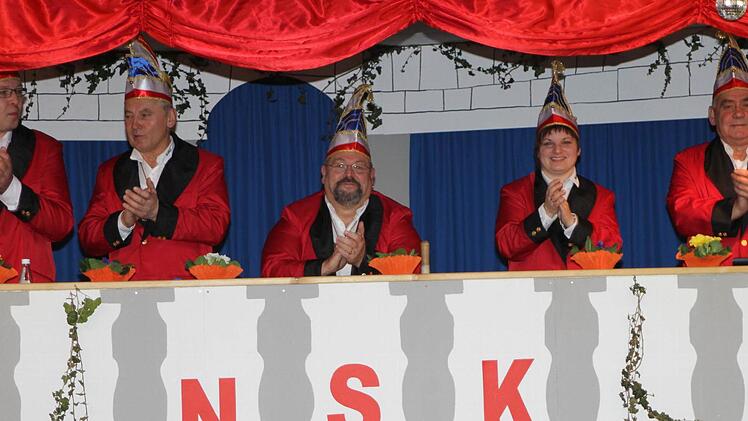 Der Fünferrat der "Neubrunner Staaklopfer" mit (von links) Volker Hofmann, Leo Derra, Sitzungspräsident Dieter Schönmüller, Nicole Kandler und Heinrich Derra.