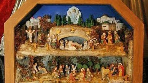 Der Bischberger Krippenbaumeister Karl-Heinz Exner ist mit dieser "Loahmmandel-Passionskrippe" in der Ausstellung vertreten.