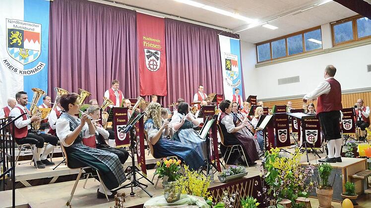 Dirigent Schnappauf ist stolz auf seinen starken Klangkörper mit 36 Akteuren, der Blasmusik auf hohem Niveau bieten wird.  Foto: K.-H. Hofmann