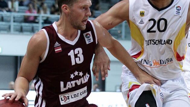 Der Bamberger Spielmacher Janis Strelnieks f&uuml;hrte die lettische Nationalmannschaft zum Sieg &uuml;ber Tschechien. Foto: Archiv/sportpress