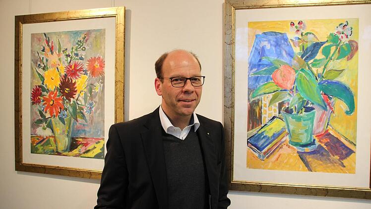 Die beiden großformatigen Blumengemälde hängen normalerweise in der Wohnung von Martin Dümlein. "Ich bin mächtig stolz auf meinen Vater", sagt der Ingenieur.
