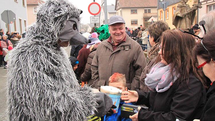 Eine milde Gabe für notleidende Faschingsbären Foto: ME