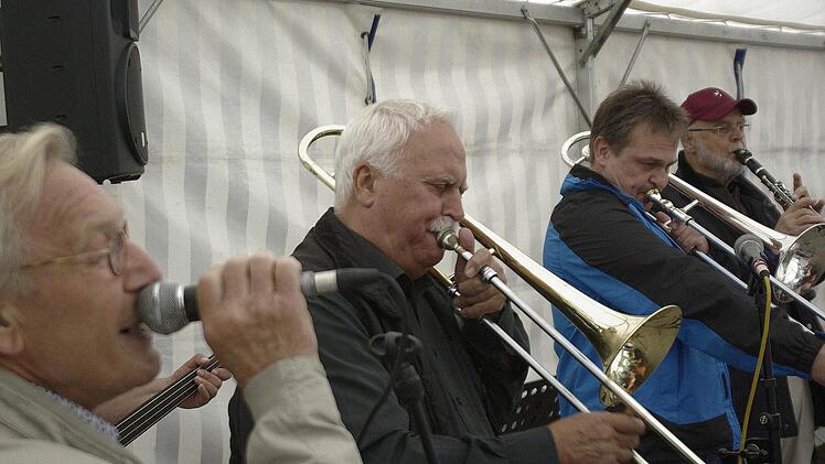 "Jazzen, was das Zeug hält", hieß die Devise beim Trimburg-Jazzfest für (von links) Günter Martin, Wolfgang Görner, Kuno Holzheimer und Günther Dengler.  Foto: Winfried Ehling
