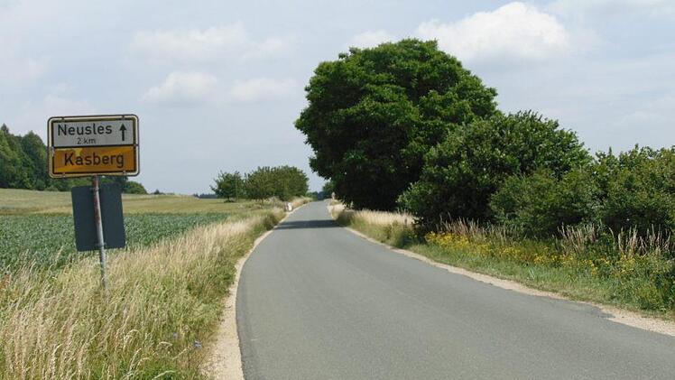 Die Ortsverbindungsstraße soll saniert werden. Foto: Petra Malbrich