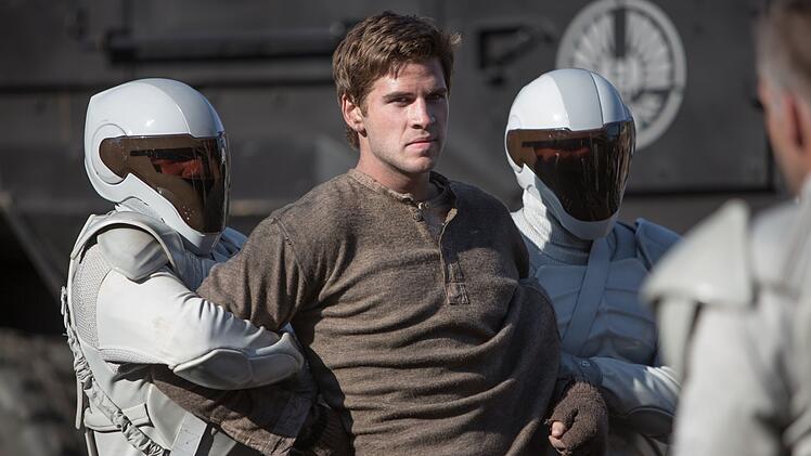 Gale (Liam Hemsworth) kennt Katniss schon seit Kindertagen. Im Zuge der zunehmend schlechten Stimmung in den Distrikten ger&auml;t er mit den Schergen des autorit&auml;ren Pr&auml;sidenten Snow aneinander.