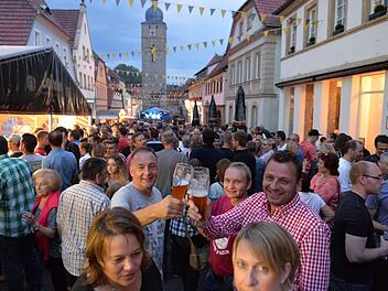 Ein Prosit aufs Fest.