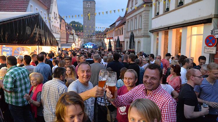 Ein Prosit aufs Fest.
