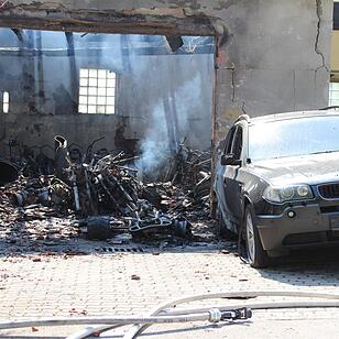 Garage in Burgthann brennt ab