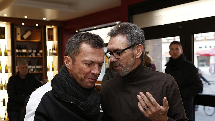 Zwei, die sich schon lange kennen und gut verstehen: Weltfußballer Lothar Matthäus und der sportliche Leiter des FCH, Rudi Litz.