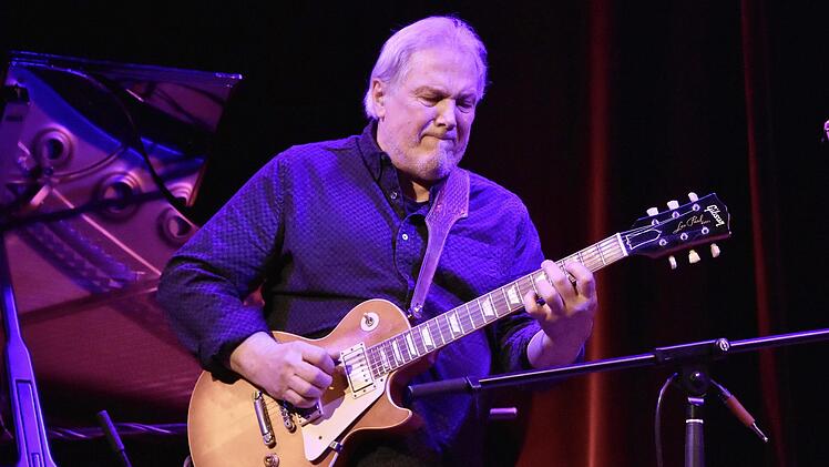 Der Gitarrist Luboš Andršt, mit dem vor 20 Jahren der legendäre amerikanische Bluesgitarrist B. B. King Konzerte in Prag und Zlín gab, ist eine lebende Legende des tschechischen Blues und Jazzrock.