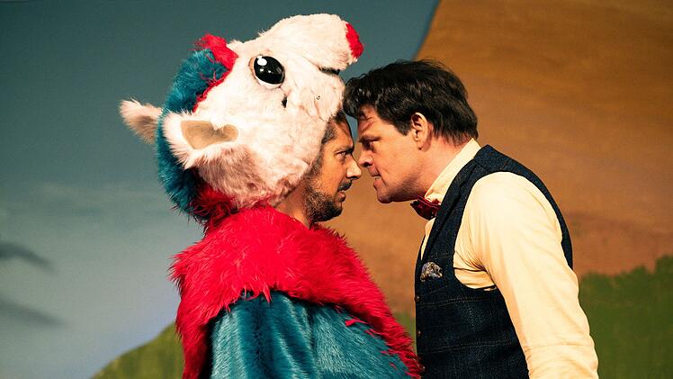 "Der Tapir" Yassin Meret (Erkan Acar, links) und Star-Moderator Frank Anders (Max Giermann) sind zwei schwierige Charaktere, die immer wieder ihre Auseinandersetzungen haben.