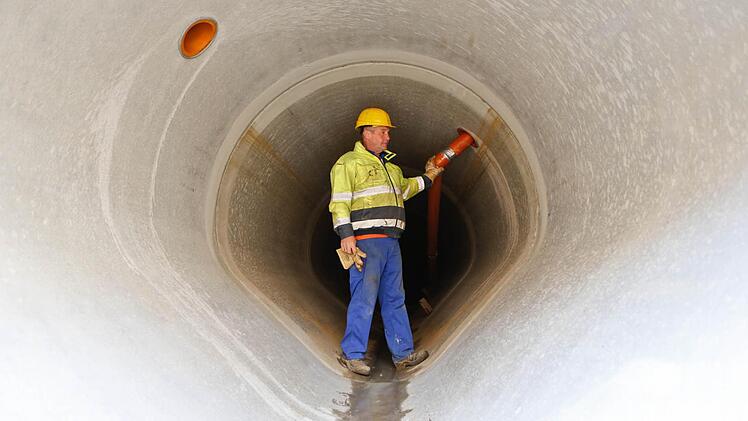 Die Rohre haben zwei Meter Durchmesser.  Foto: Matthias Hoch