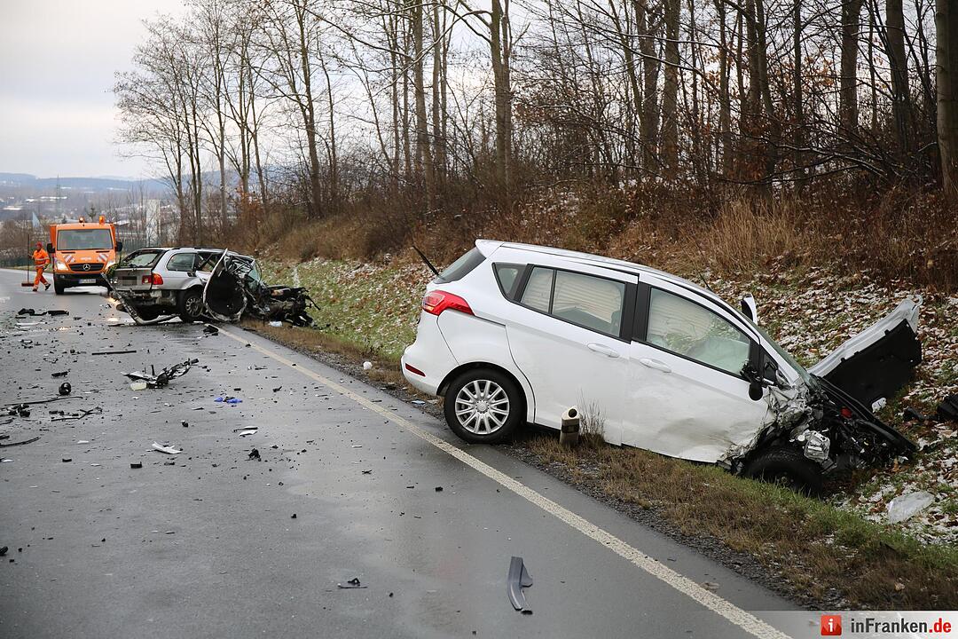 Frontalkollision auf B15 bei Döhlau