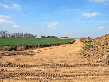 Die Vorarbeiten für die Errichtung neuer Windkraftanlagen zwischen Althausen und Poppenlauer haben begonnen. Foto: Heike Beudert