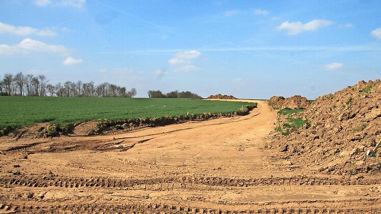 Die Vorarbeiten für die Errichtung neuer Windkraftanlagen zwischen Althausen und Poppenlauer haben begonnen. Foto: Heike Beudert