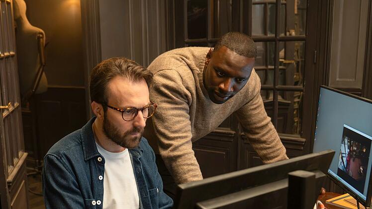 Mit seinem besten Freund Benjamin (Antoine Gouy, links) heckt Assane Diop (Omar Sy) auch in der vierten Staffel von "Lupin" wieder verwegenen Coups aus.