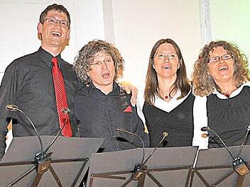 Sprühten vor Lebensfreude (von links): Thomas Wiesentheit, Stefan Hofmann, Sirpa Linsner und Heike Fuß  Foto: Gerda Völk