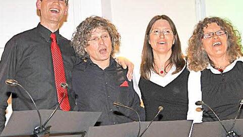 Sprühten vor Lebensfreude (von links): Thomas Wiesentheit, Stefan Hofmann, Sirpa Linsner und Heike Fuß  Foto: Gerda Völk