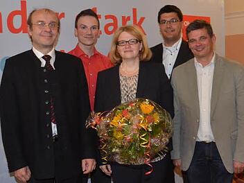 Die neu gewählte Vorstandschaft der Oberfranken SPD. Von links: Ralf Pohl, Simon Moritz, Anette Kramme, Jonas Merzbacher, Ulrich Scharfenberg. Foto: Karl-Heinz Hofmann