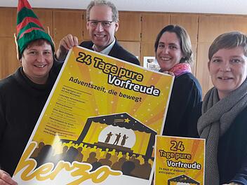 24 Tage pure Vorfreude bei (von links) Bea Wirth, German Hacker, Andrea P&ouml;ltl und Judith Jochmann  Foto: bp