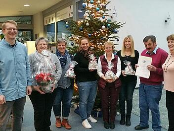 Ehrungen von Dienstjubilaren und eine Verabschiedung in den Ruhestand gab es bei der Stadt Bad Brückenau (von links): Peter Karl (stellvertretender Personalratsvorsitzender), Blanka Vogt, Elisabeth Kinalele, Jennifer Schelletter, Daniela Werner, Christine Kleinheinz, Gebhard Betz und Bürgermeisterin  Brigitte Meyerdierks. Nicht anwesend waren Oksana Schwindt, Christine Hahn und Margarete Breitenbach. Foto:  Silvia Reinelt