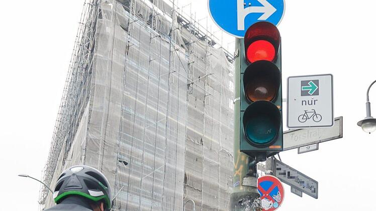 Die CSU Nürnberg hat einen Antrag gestellt, um das Rechtsabbiegen für Radfahrer zu erleichtern. Dafür soll der "Grüne Pfeil für Radfahrer" eingeführt werden. Symbolfoto: Annette Riedl/dpa