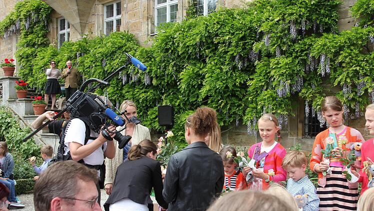 Selbst das Fernseher war mit von der Partie. Foto: Birgit Kestel