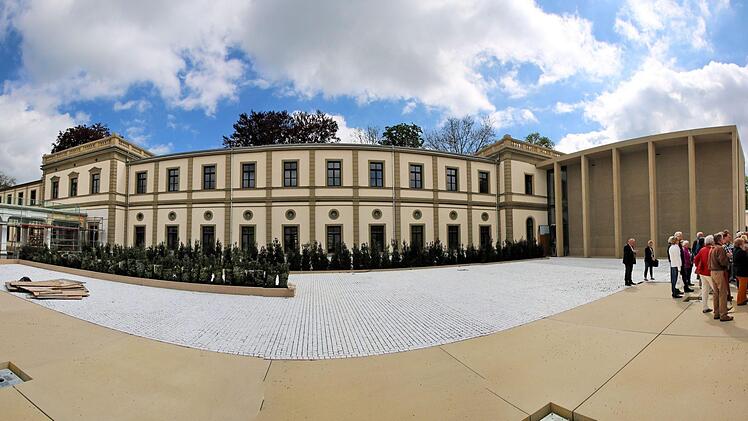 Den großen Innenhof, der sich für Freiluft-Konzerte oder Feste sehr gut eignet, kannten die allermeister Besucher des Luitpoldbades gar nicht. Unser Panoramabild zeigt den kompletten Innenhof.  Foto: Dieter Britz